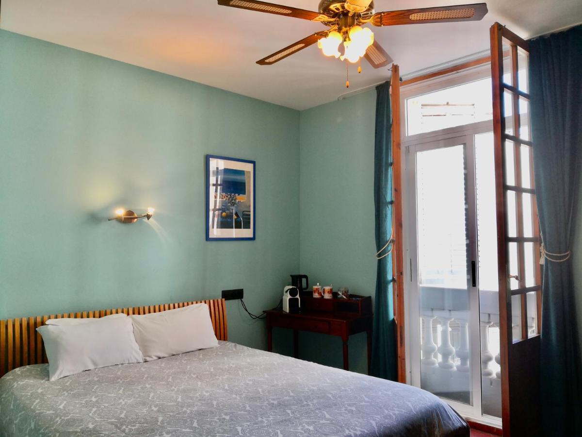 Privat Hotel Liberty سيدجيس المظهر الخارجي الصورة